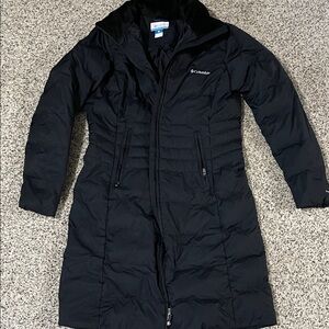 Columbia Women's Black down coat size large